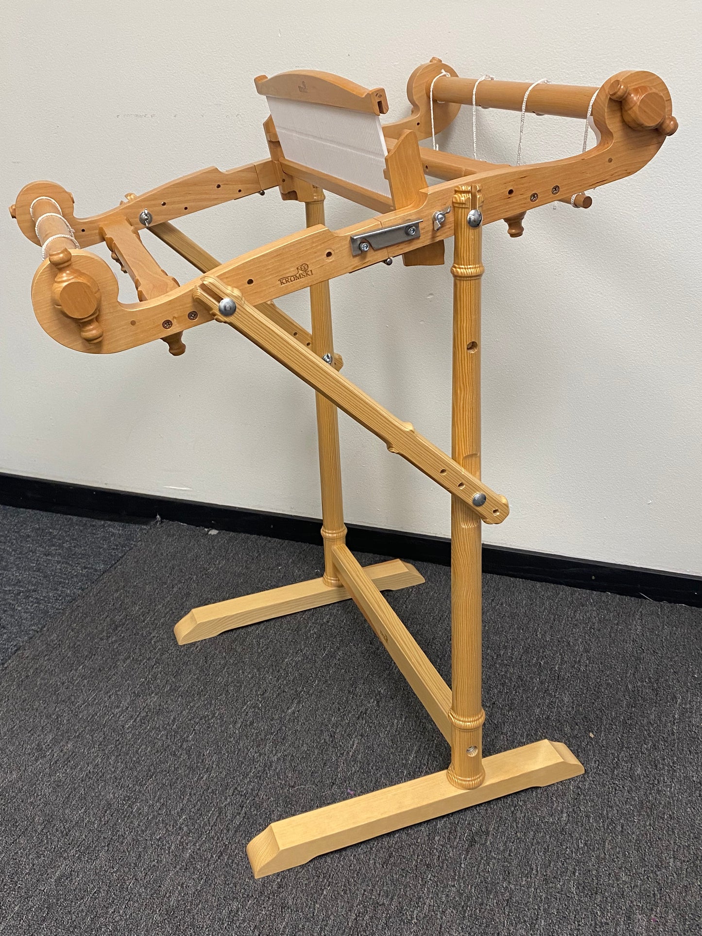 USED Kromski Harp 16” Loom & Stand